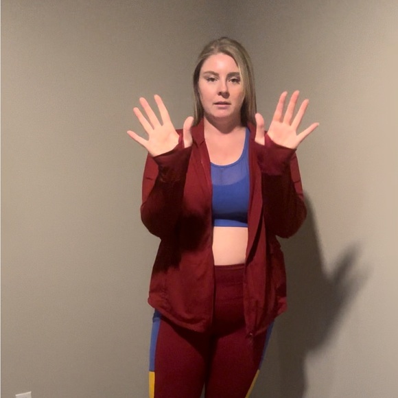 BARELY WORN Three Piece Fabletics Set! - Picture 5 of 8